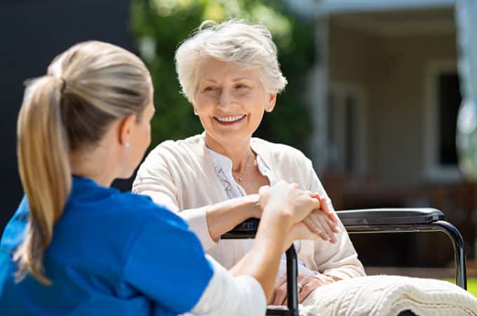 Benefits of Moving Your Loved One to an Assisted Living Facility